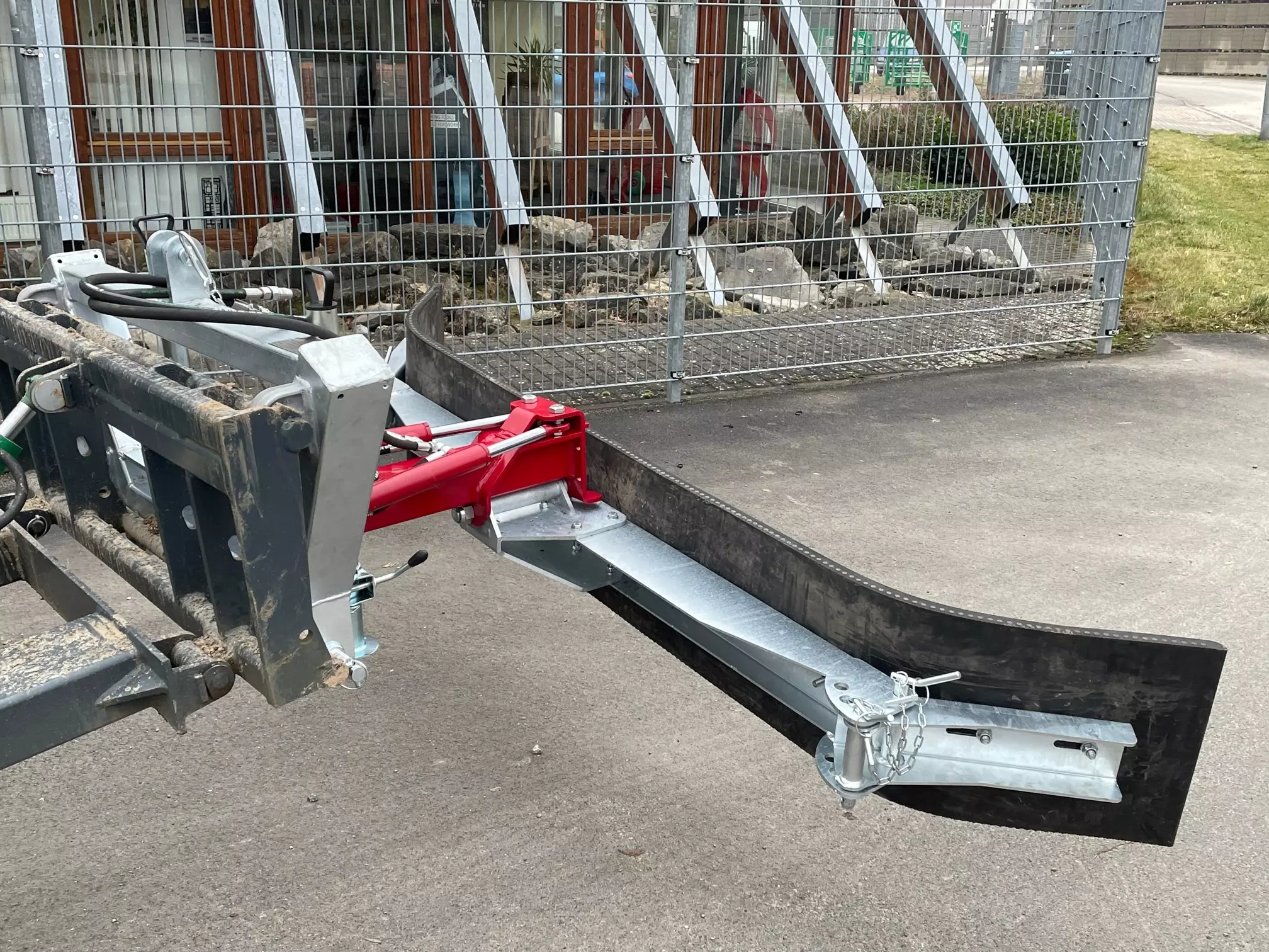 Schmutzschieber Joma-Tech, hydr. schwenkbar mit Euroaufnahme, verzinkt 2550mm