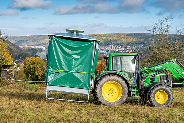 PATURA Klima-Raufe mit Dach Profi-Viereckraufe mit Sicherheits-Pferdefressgittern 12 Fressplätze
