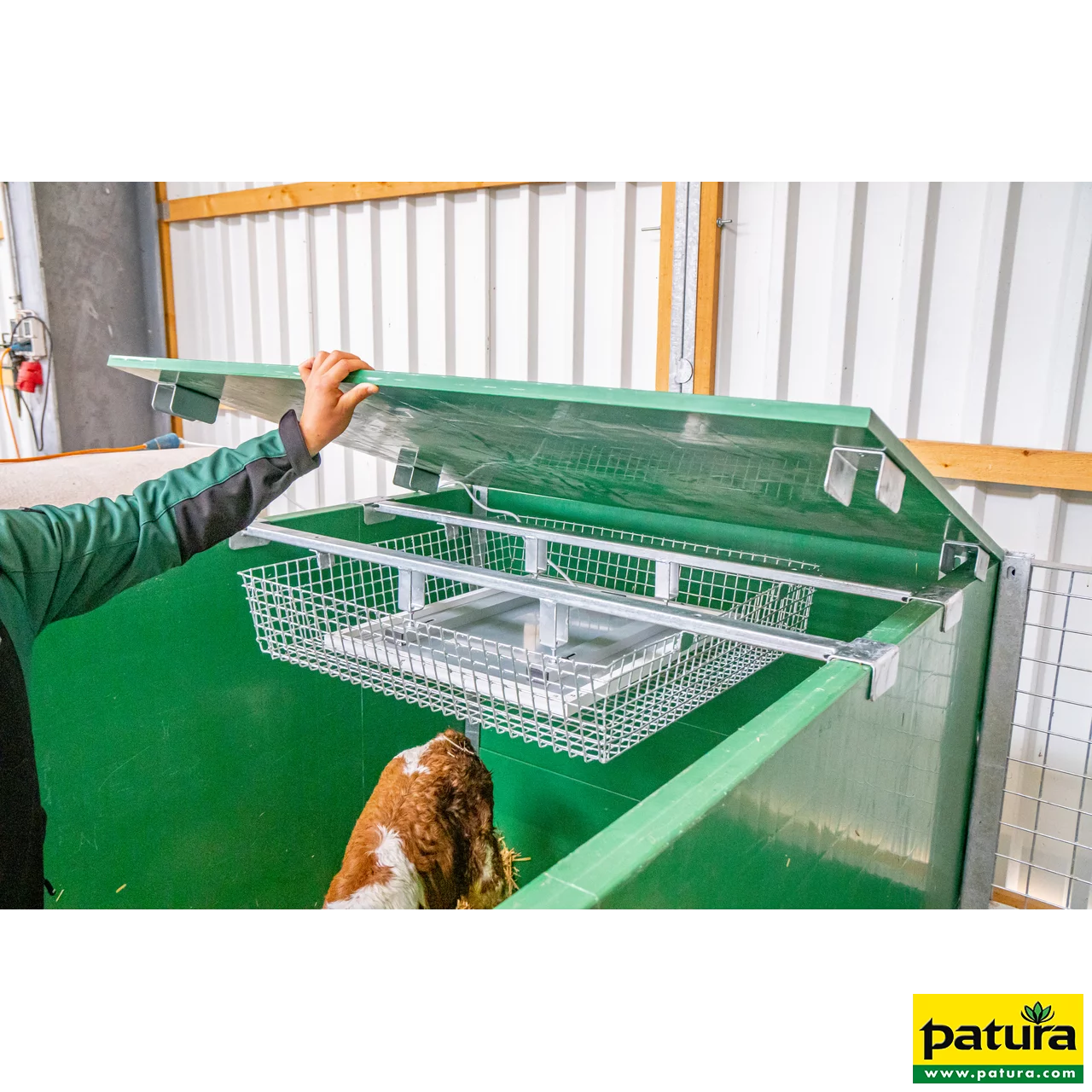 Abdeckung Kälberbox mit Wärmeplatte inkl. Halterahmen und Schutzkorb PATURA Kälberbox 1,54 m Paarhaltung